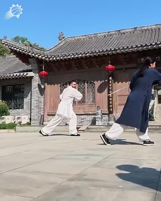 少林文班，武儅狄龍？狄龍中國行上武儅山和道士學習舞劍耍槍