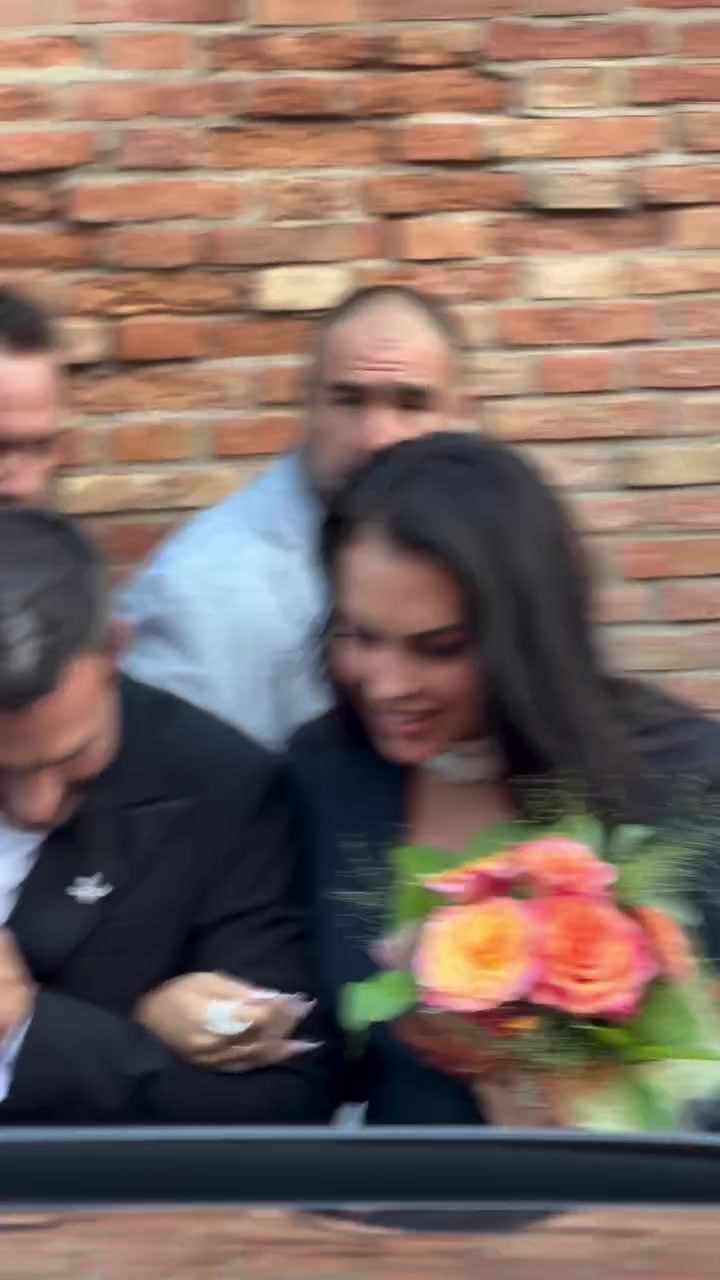 乔治娜近照身材抢镜！劲爆黑西装秀出完美身材，健康美翻了！